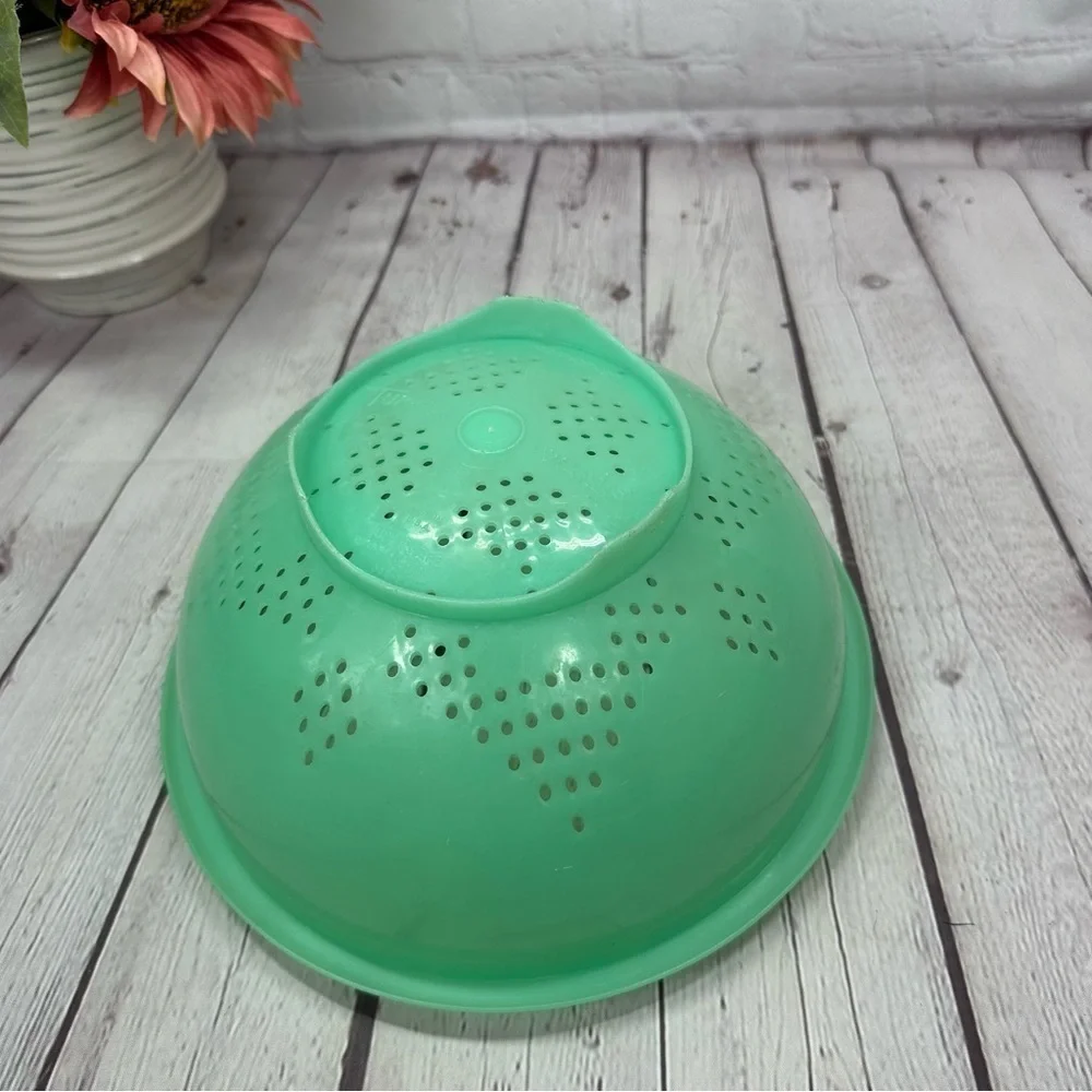 vintage tupperware colander strainer Mint Green made in USA mold # 339